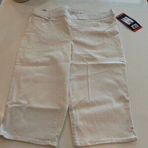 Gloria Vanderbilt, Stretch White Denim Pull On Capri Jeans, Size 16